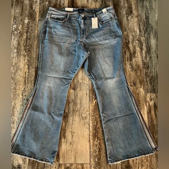 Judy Blue Full Size Mid Rise Raw Hem Slit Flare Jeans. size 24W NWT - Picture 2 of 5